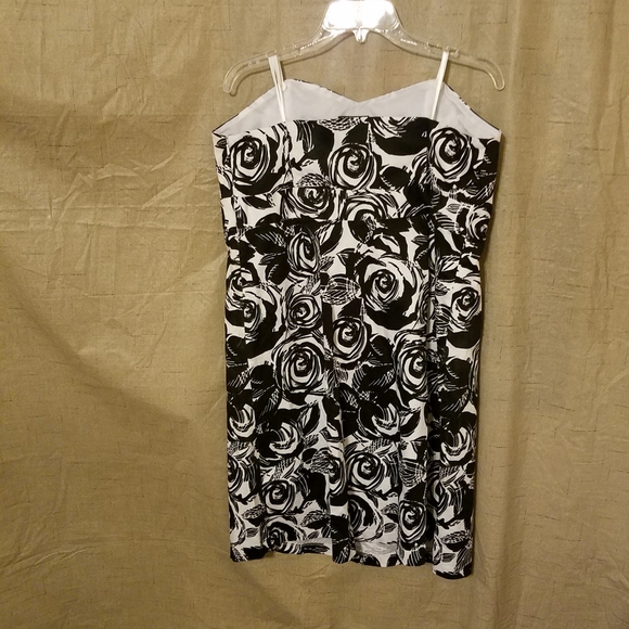 Plus Size Lane Bryant Black Roses Dress - Picture 2 of 6